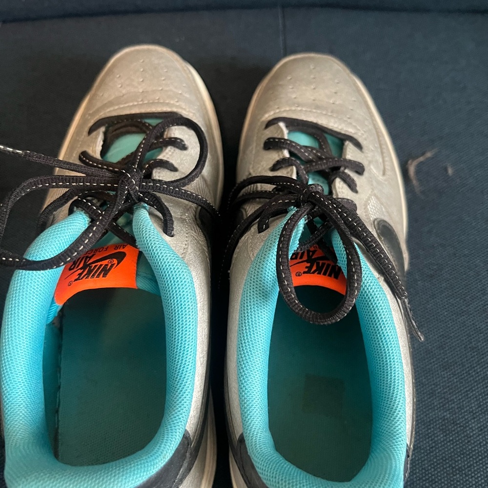 Nike air Sneakers with Black and Teal Accents - Picture 4 of 5